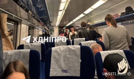 Рух поїздів у Дніпрі екстрено призупинили: деталі інциденту (відео)